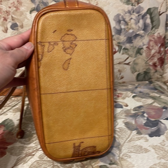 Authentic Alviero Martini World Map Bucket Bag - Picture 3 of 16